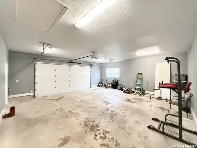 101 8th St Natalia, TX 78059