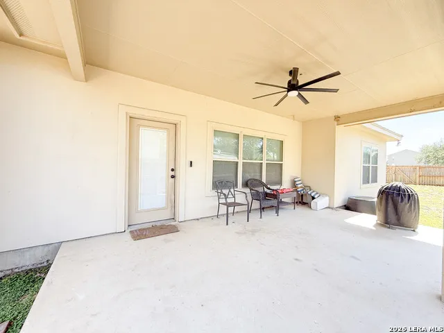 101 8th St Natalia, TX 78059