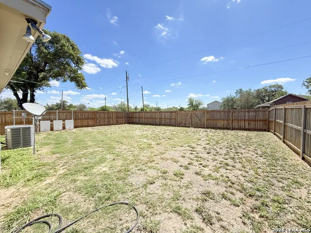 101 8th St Natalia, TX 78059