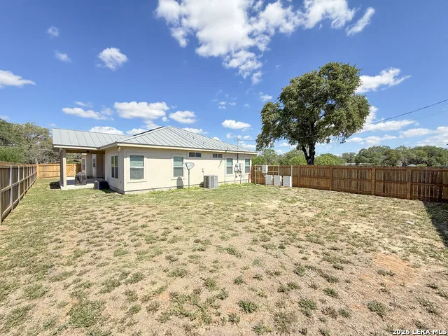 101 8th St Natalia, TX 78059