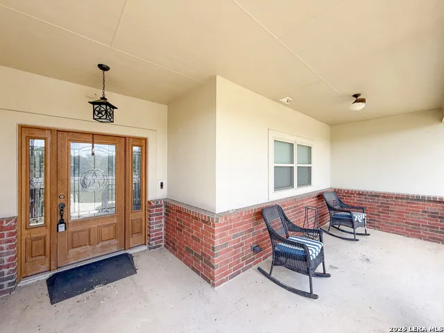 101 8th St Natalia, TX 78059