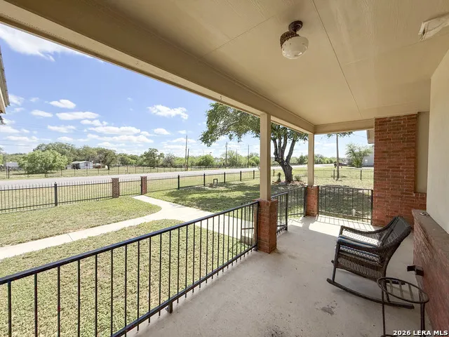 101 8th St Natalia, TX 78059