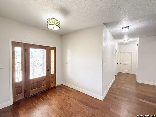 101 8th St Natalia, TX 78059