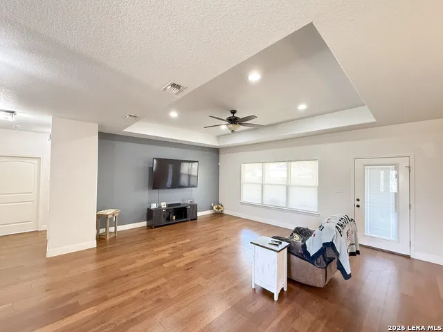 101 8th St Natalia, TX 78059