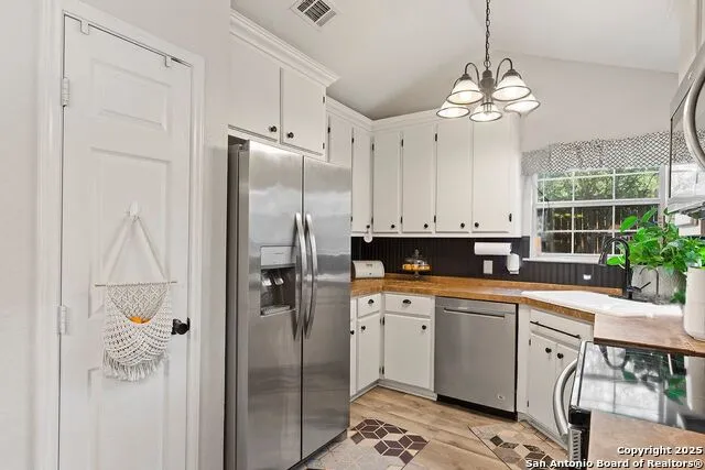 204 Lake Park Canyon Lake, TX 78133