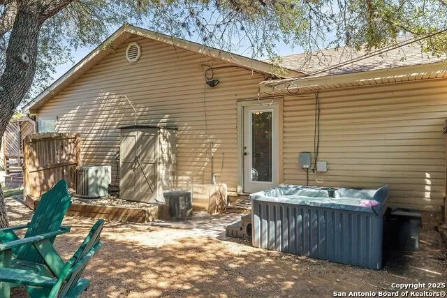 204 Lake Park Canyon Lake, TX 78133