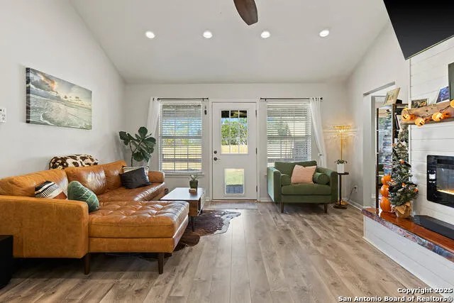 204 Lake Park Canyon Lake, TX 78133
