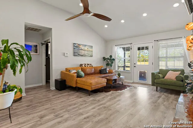 204 Lake Park Canyon Lake, TX 78133