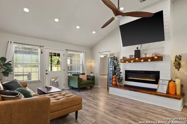 204 Lake Park Canyon Lake, TX 78133