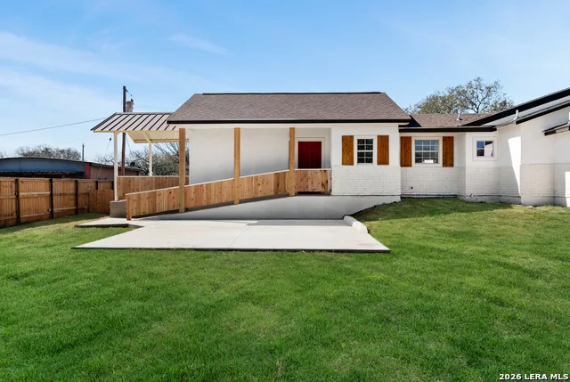 113 CRESTLINE DR Pleasanton, TX 78064