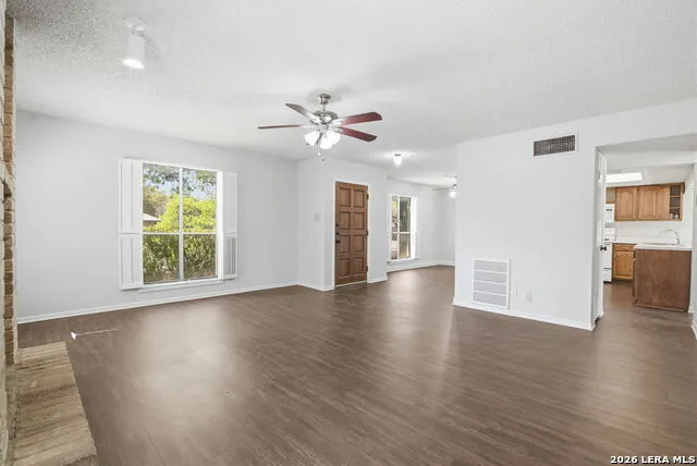2703 Red Tree San Antonio, TX 78248