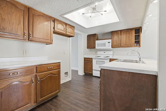 2703 Red Tree San Antonio, TX 78248