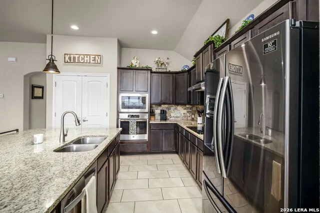 117 Fairway Floresville, TX 78114