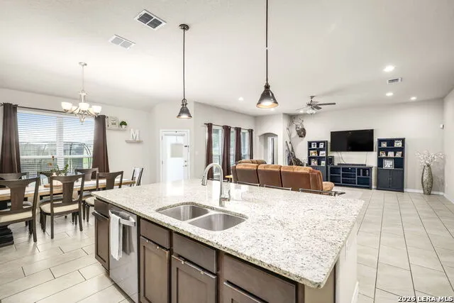 117 Fairway Floresville, TX 78114