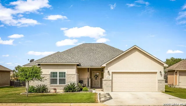 117 Fairway Floresville, TX 78114
