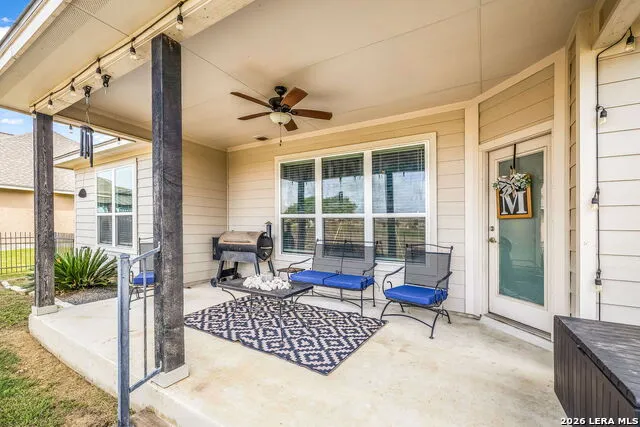 117 Fairway Floresville, TX 78114