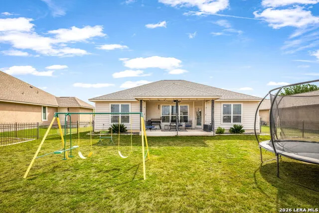 117 Fairway Floresville, TX 78114