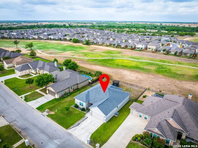 117 Fairway Floresville, TX 78114
