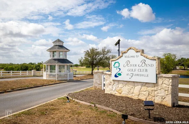 117 Fairway Floresville, TX 78114