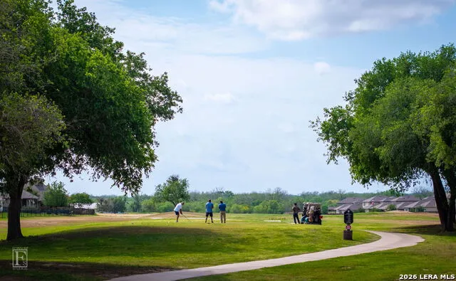 117 Fairway Floresville, TX 78114