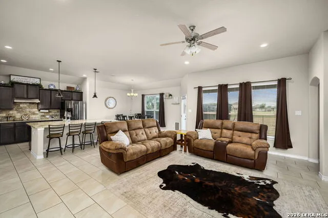117 Fairway Floresville, TX 78114