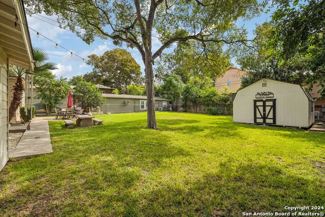 106 Morningside Dr Terrell Hills, TX 78209