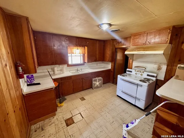 212 Patrick Pleasanton, TX 78064