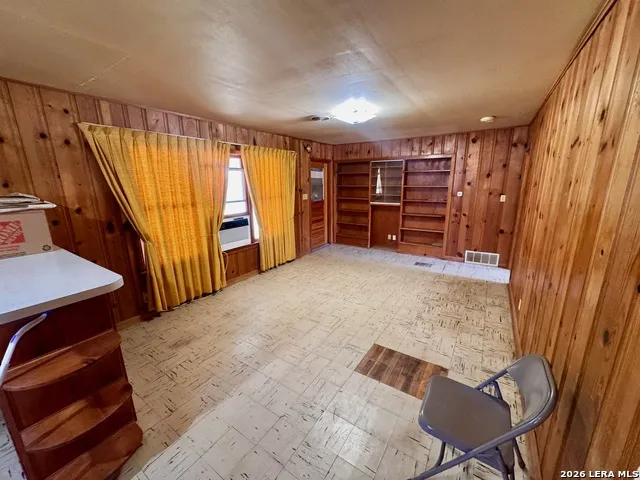212 Patrick Pleasanton, TX 78064