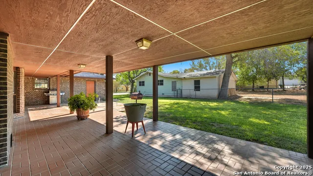 400 W Person Stockdale, TX 78160