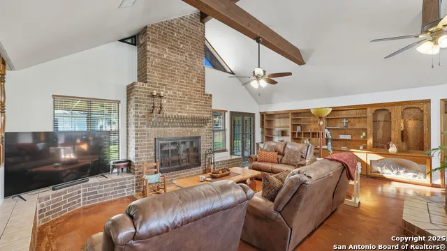 400 W Person Stockdale, TX 78160