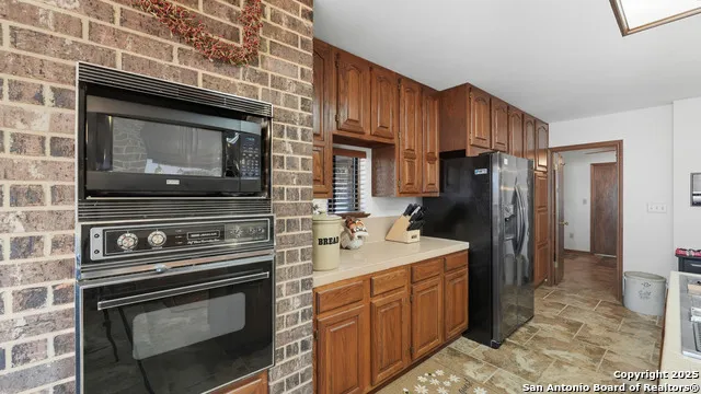 400 W Person Stockdale, TX 78160