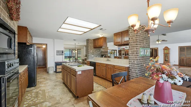 400 W Person Stockdale, TX 78160