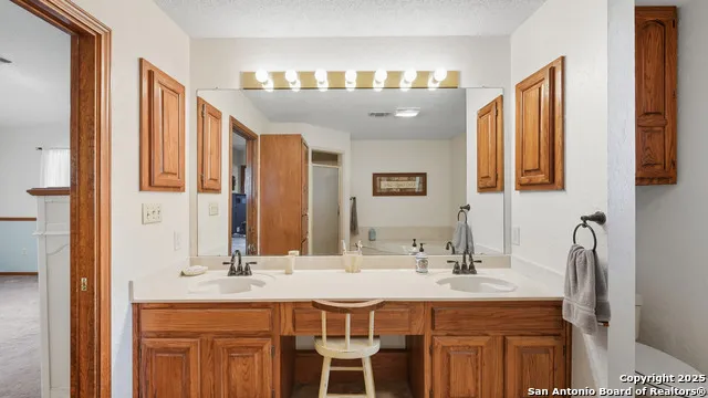 400 W Person Stockdale, TX 78160