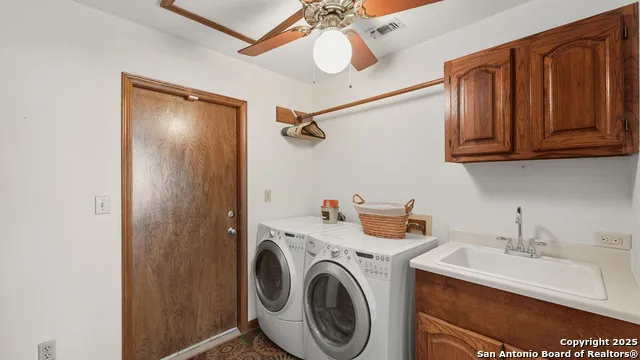 400 W Person Stockdale, TX 78160
