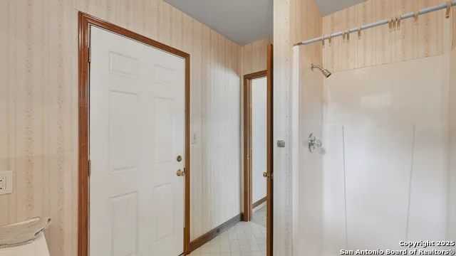 400 W Person Stockdale, TX 78160