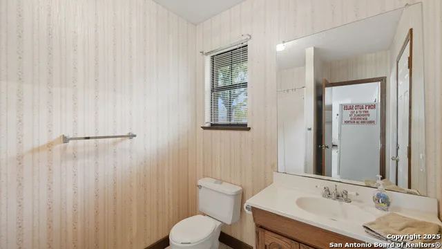 400 W Person Stockdale, TX 78160