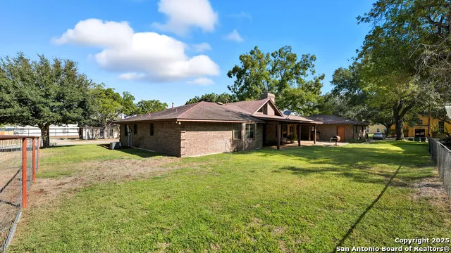 400 W Person Stockdale, TX 78160