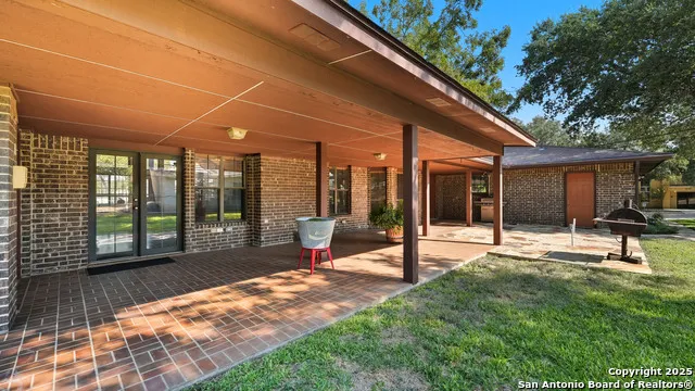 400 W Person Stockdale, TX 78160
