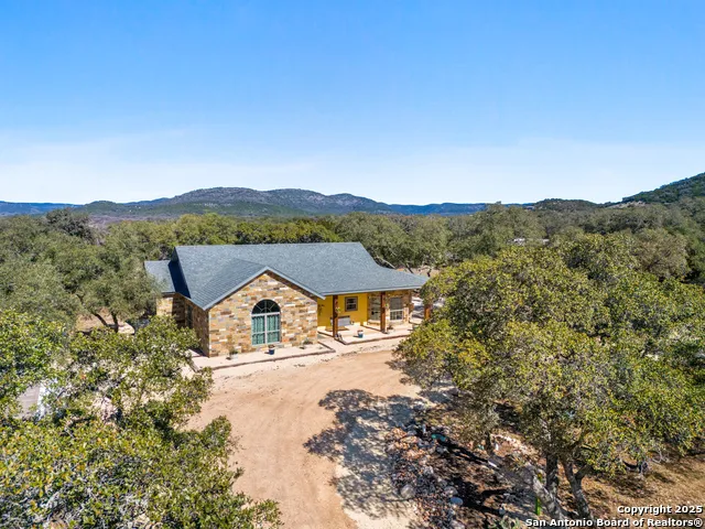 381 Camino Primero Leakey, TX 78873