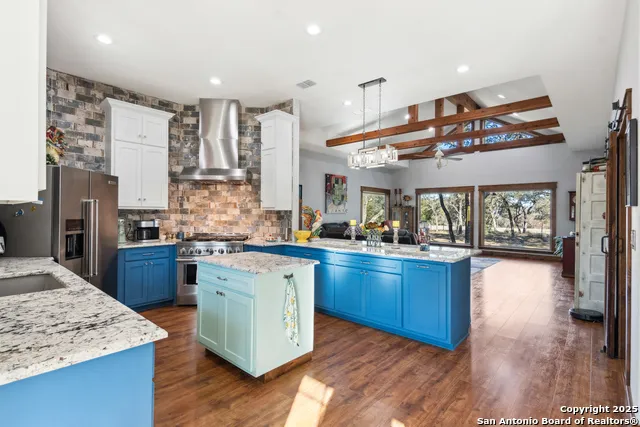 381 Camino Primero Leakey, TX 78873