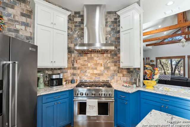 381 Camino Primero Leakey, TX 78873