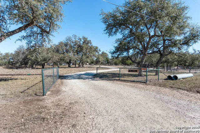 381 Camino Primero Leakey, TX 78873