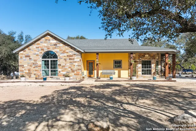 381 Camino Primero Leakey, TX 78873