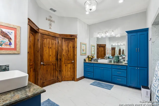 381 Camino Primero Leakey, TX 78873