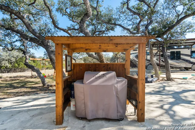 381 Camino Primero Leakey, TX 78873