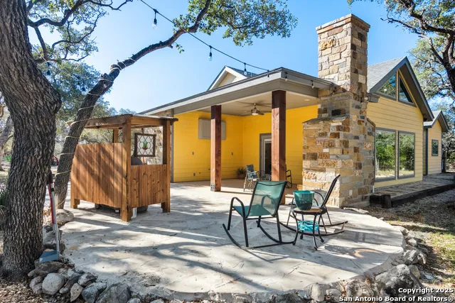 381 Camino Primero Leakey, TX 78873