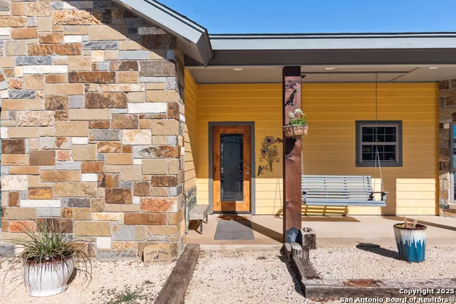 381 Camino Primero Leakey, TX 78873