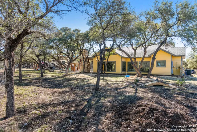 381 Camino Primero Leakey, TX 78873