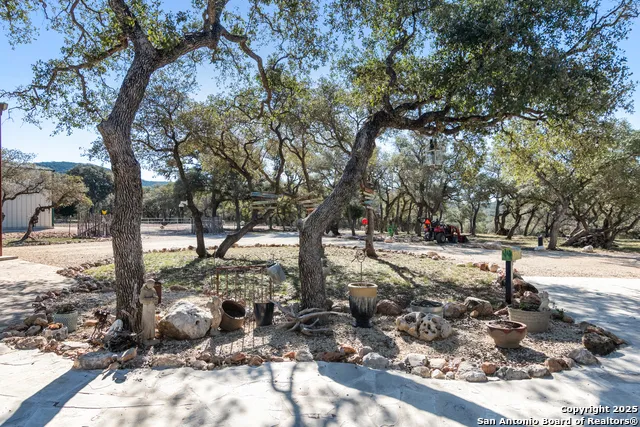381 Camino Primero Leakey, TX 78873