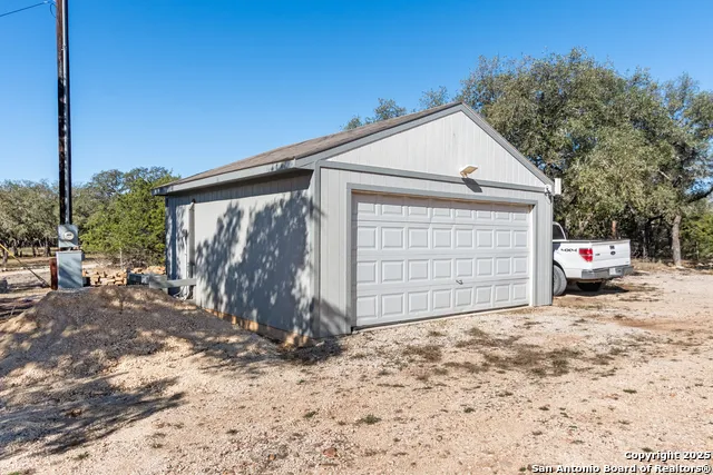 381 Camino Primero Leakey, TX 78873